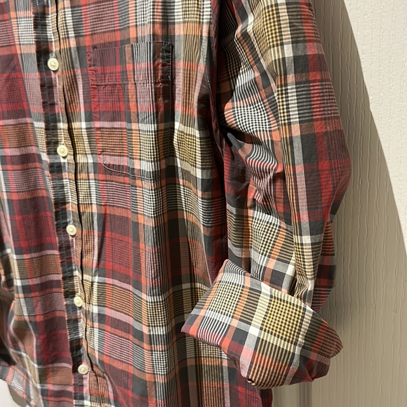 GAP. Plaid button shirt. Medium - Picture 3 of 3